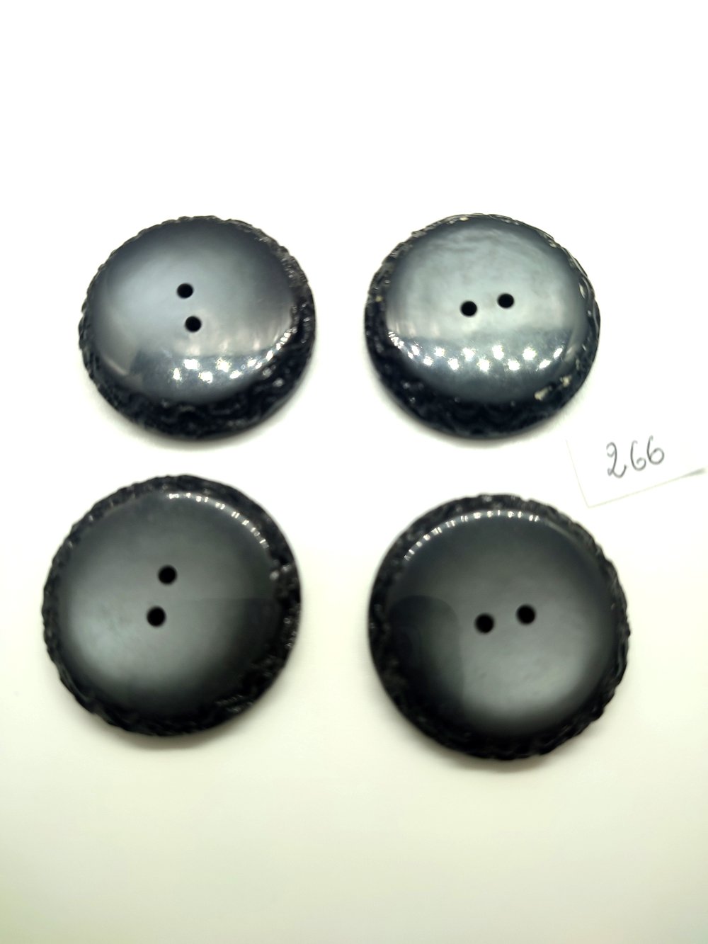 4 Boutons en résine gris - 35mm - 266