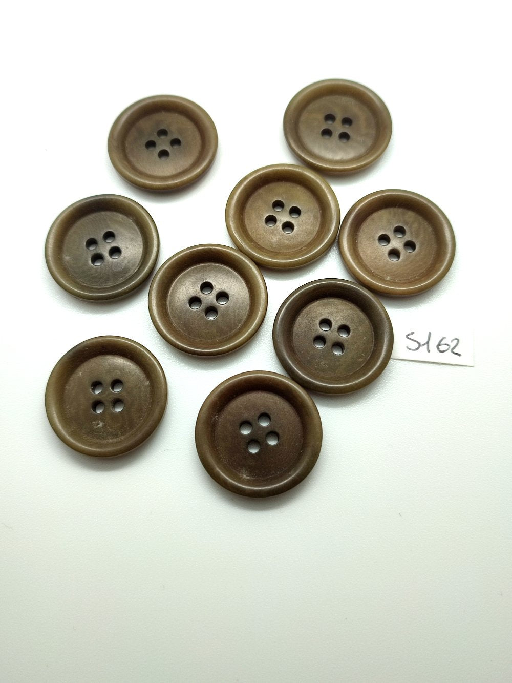 9 Boutons en résine taupe / marron - 25mm - TR5162