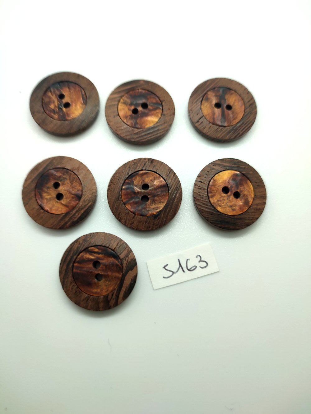 7 Boutons en bois marron - 23mm - TR5163