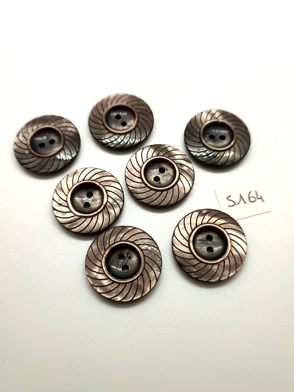 7 Boutons en résine marron - 22mm - TR5164
